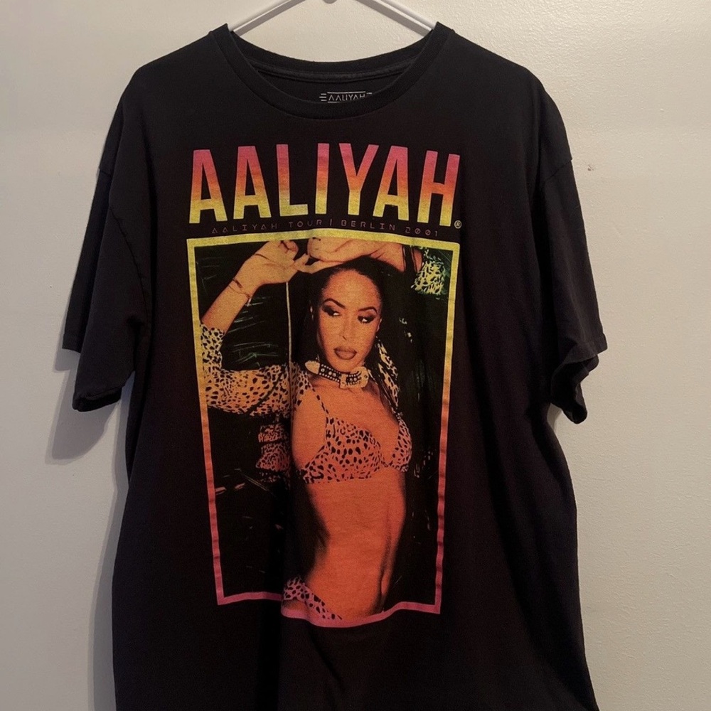Aaliyah graphic tee